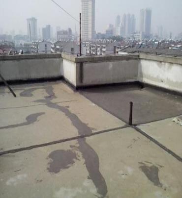 贵港市漏水维修 楼顶漏水是什么原因，楼顶漏水维修方法是什么?